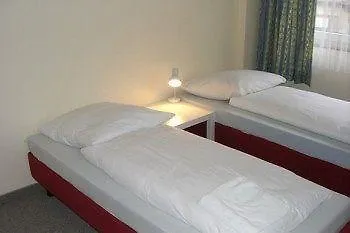 Pension Alpha - Frankfurt City Central Station Frankfurt am Main 3*,