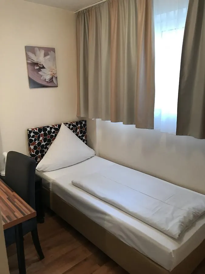 Pension Alpha - Frankfurt City Central Station Frankfurt am Main