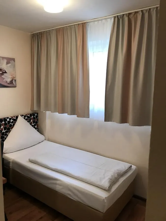 Pension Alpha - Frankfurt City Central Station Frankfurt am Main Vendégház
