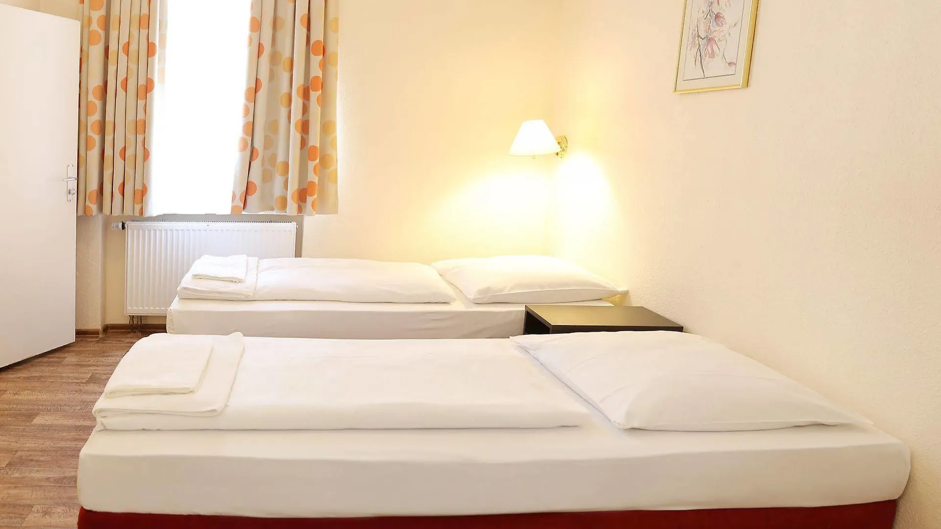 Pension Alpha - Frankfurt City Central Station Frankfurt am Main 3*,  Németország