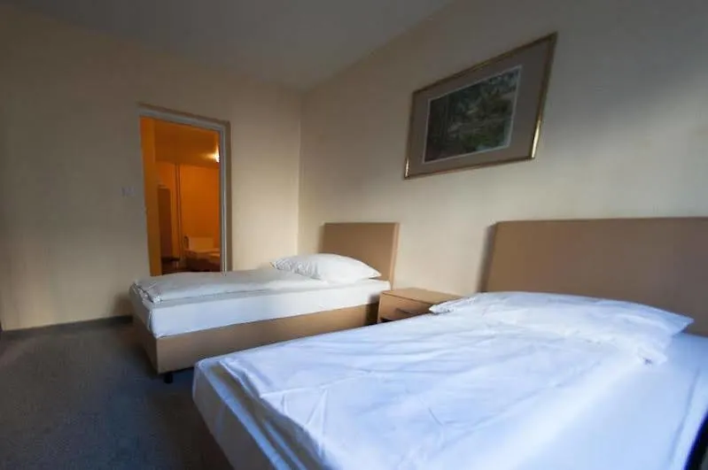 Pension Alpha - Frankfurt City Central Station Frankfurt am Main Vendégház